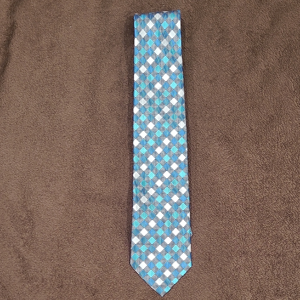 Harve Benard Blue and White Patterned Tie